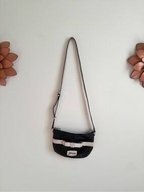 Y2K Guess Bow Collection Faux Ostrich Baguette Shoulder Bag